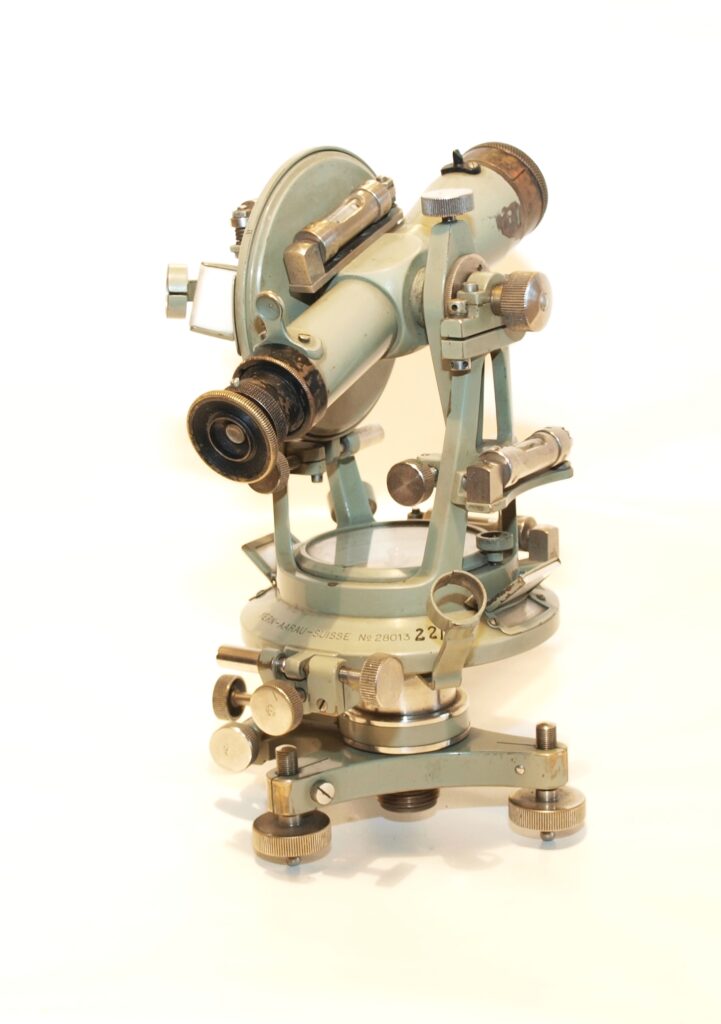 KERN AARAU THEODOLITE COMPASS SWISS MADE ANTIQUE