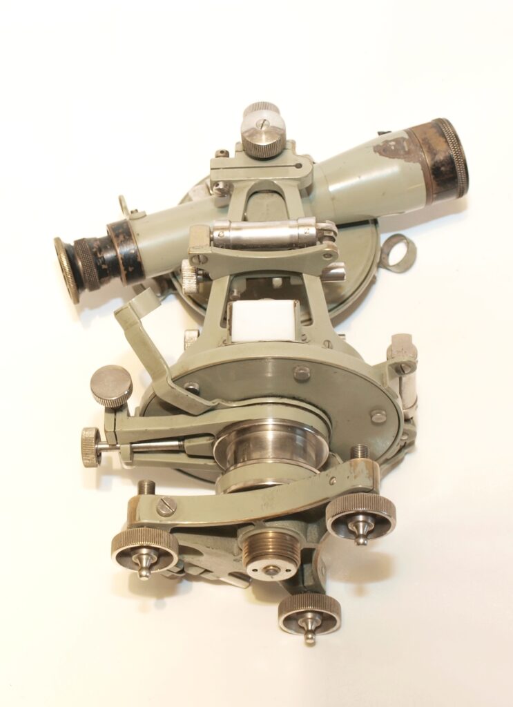 KERN AARAU  THEODOLITE COMPASS SWISS MADE ANTIQUE
