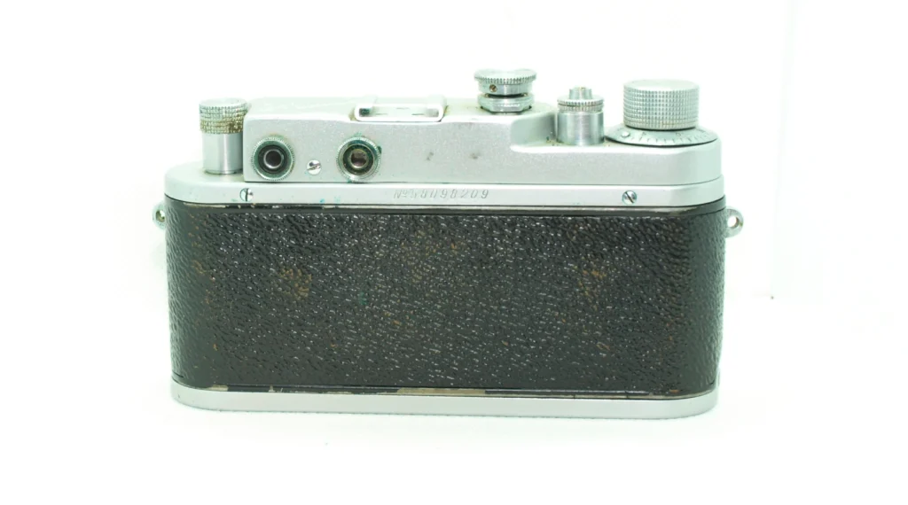 Film advance lever and shutter dial on ZORKI 2C 35mm camera
