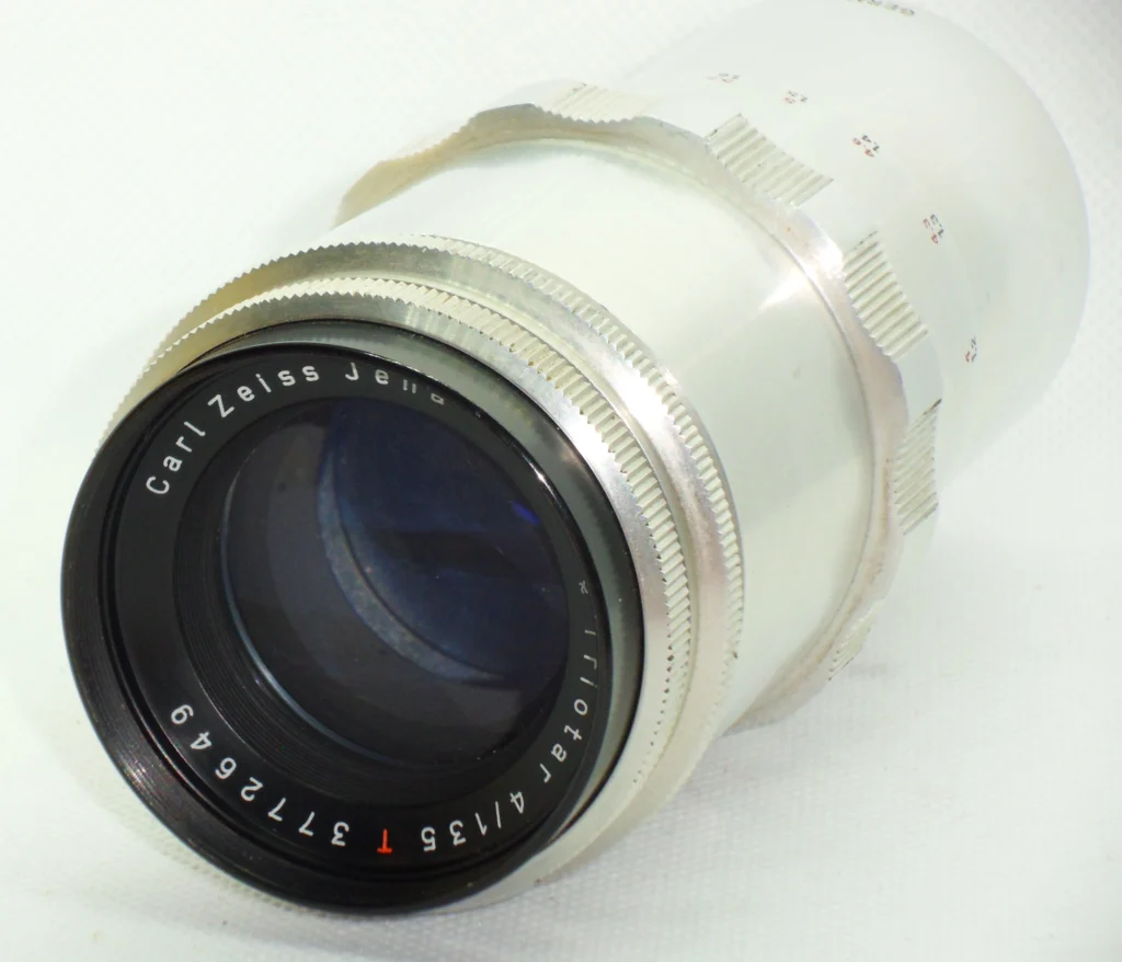 Vintage telephoto lens for collectors – Carl Zeiss Jena Triotar 135mm Exakta