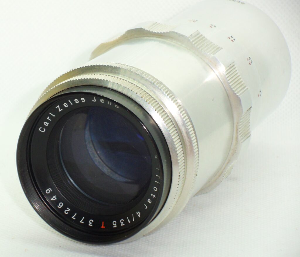 Vintage telephoto lens for collectors – Carl Zeiss Jena Triotar 135mm Exakta